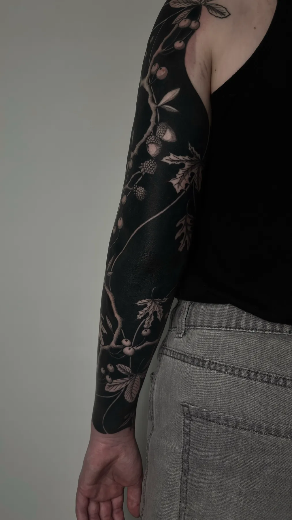 Manga Botánica — tatuaje Blackout de Nillattt, foto 3
