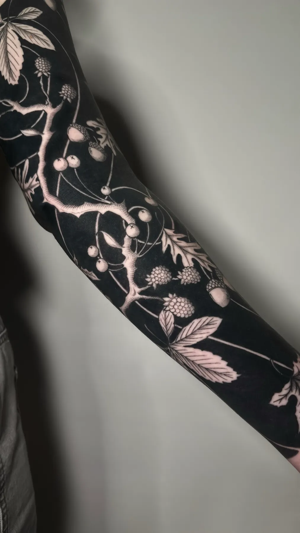 Manga Botánica — tatuaje Blackout de Nillattt, foto 4