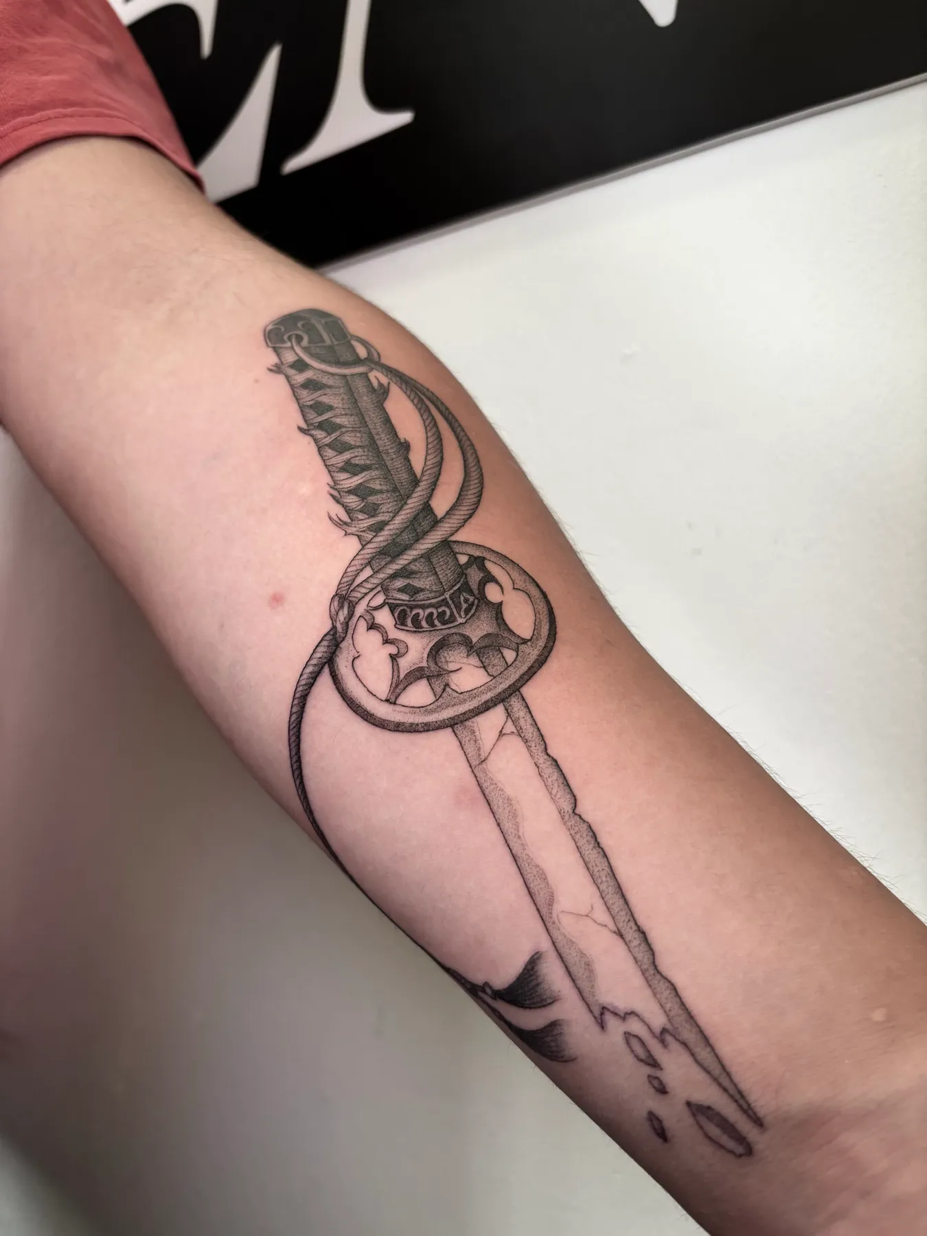 Katana Rota — tatuaje Blackwork de Nillattt, foto 1