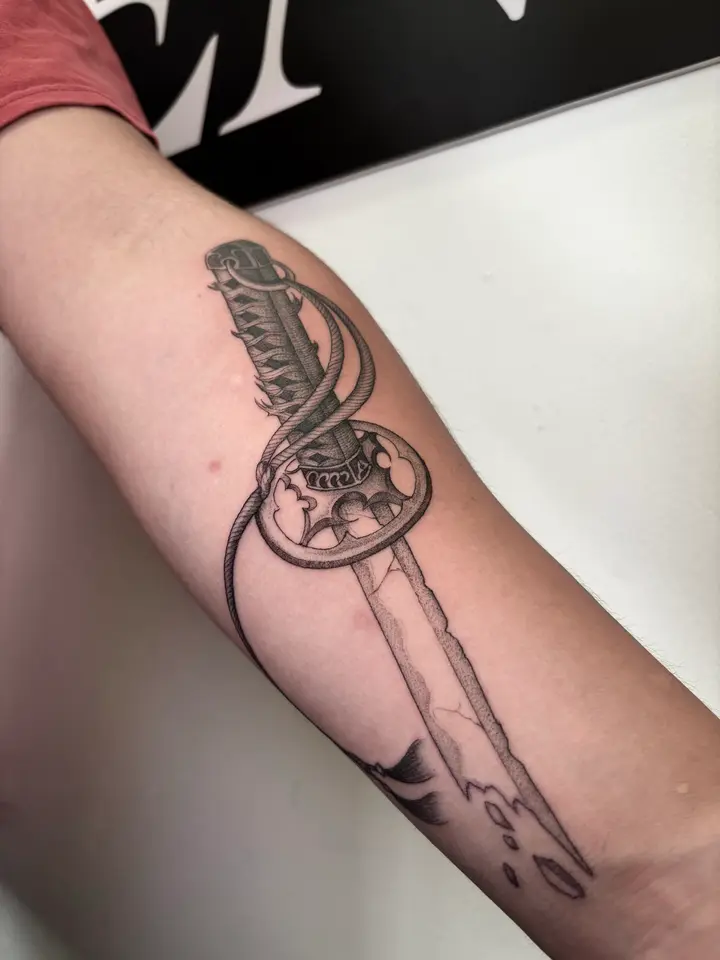 Broken Katana — Blackwork tattoo by Nillattt, photo 1