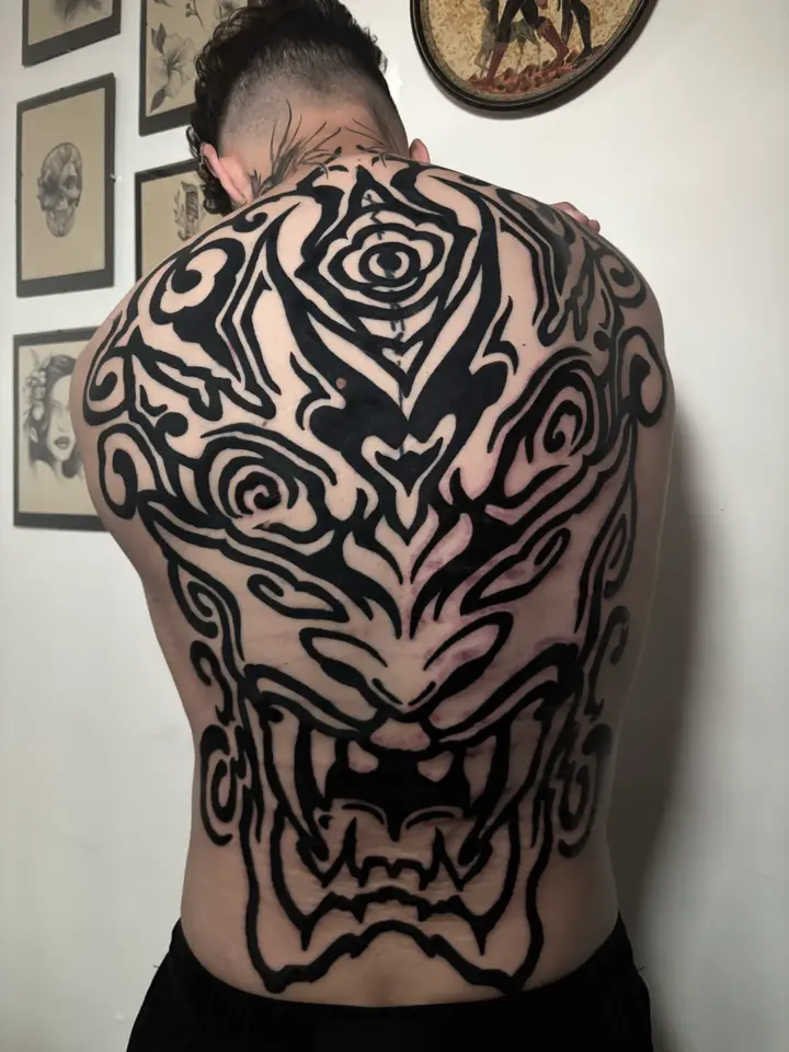 Demon Mask Back — Blackwork tattoo by Nillattt, photo 1