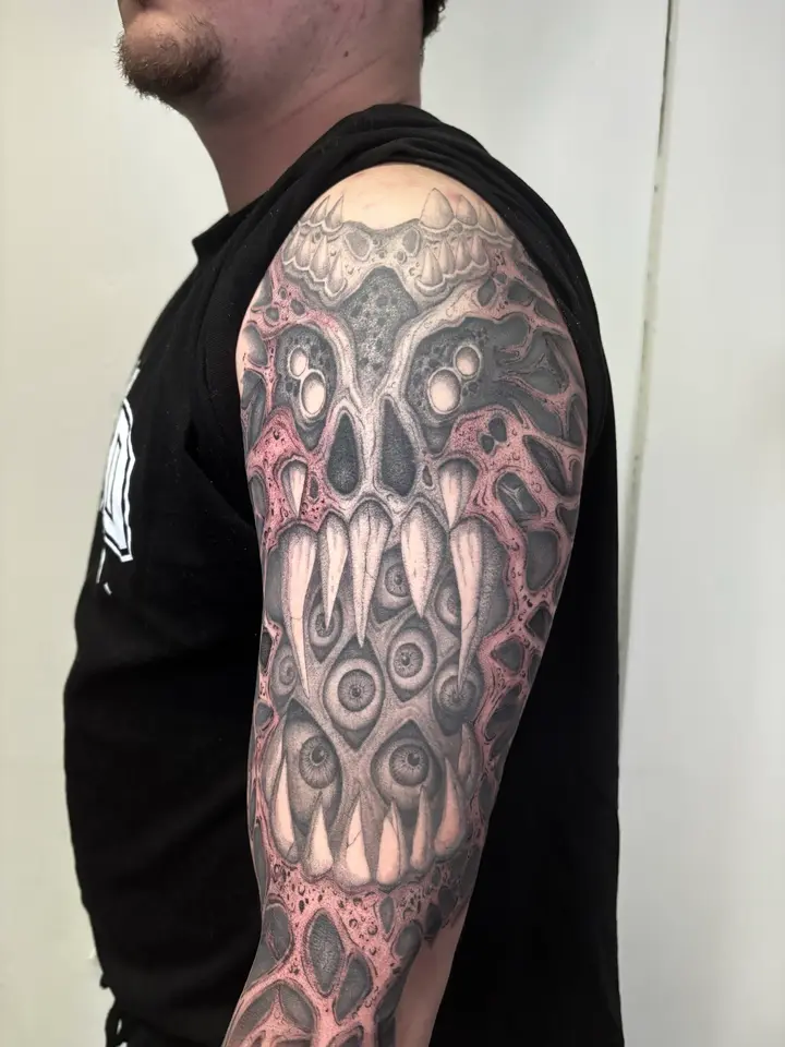 Demon Shoulder — Blackwork tattoo by Nillattt, photo 1