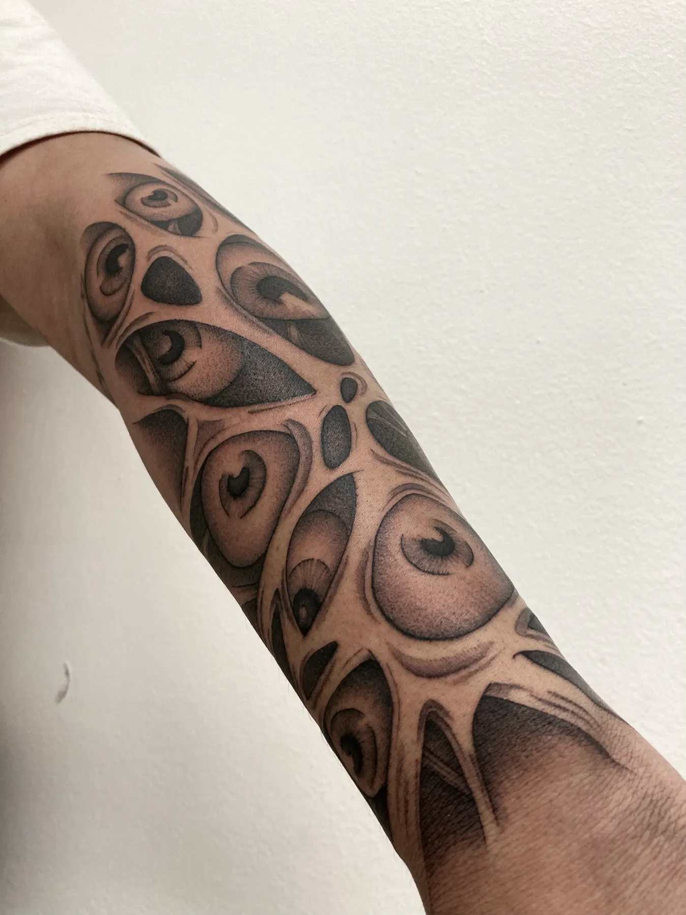 Dotwork Eyes — Blackwork tattoo by Nillattt, photo 2