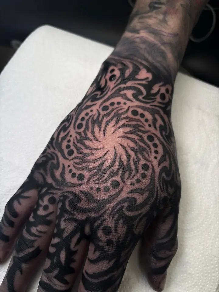 Dotwork Hand — Ornamental tattoo by Nillattt, photo 1