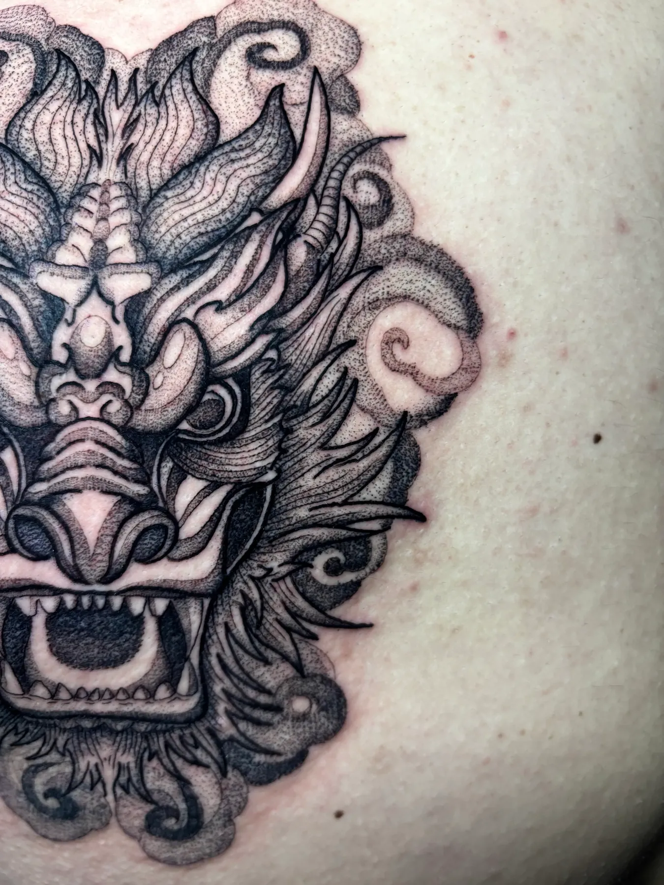 Dragon Mask — Blackwork tattoo by Nillattt, photo 2