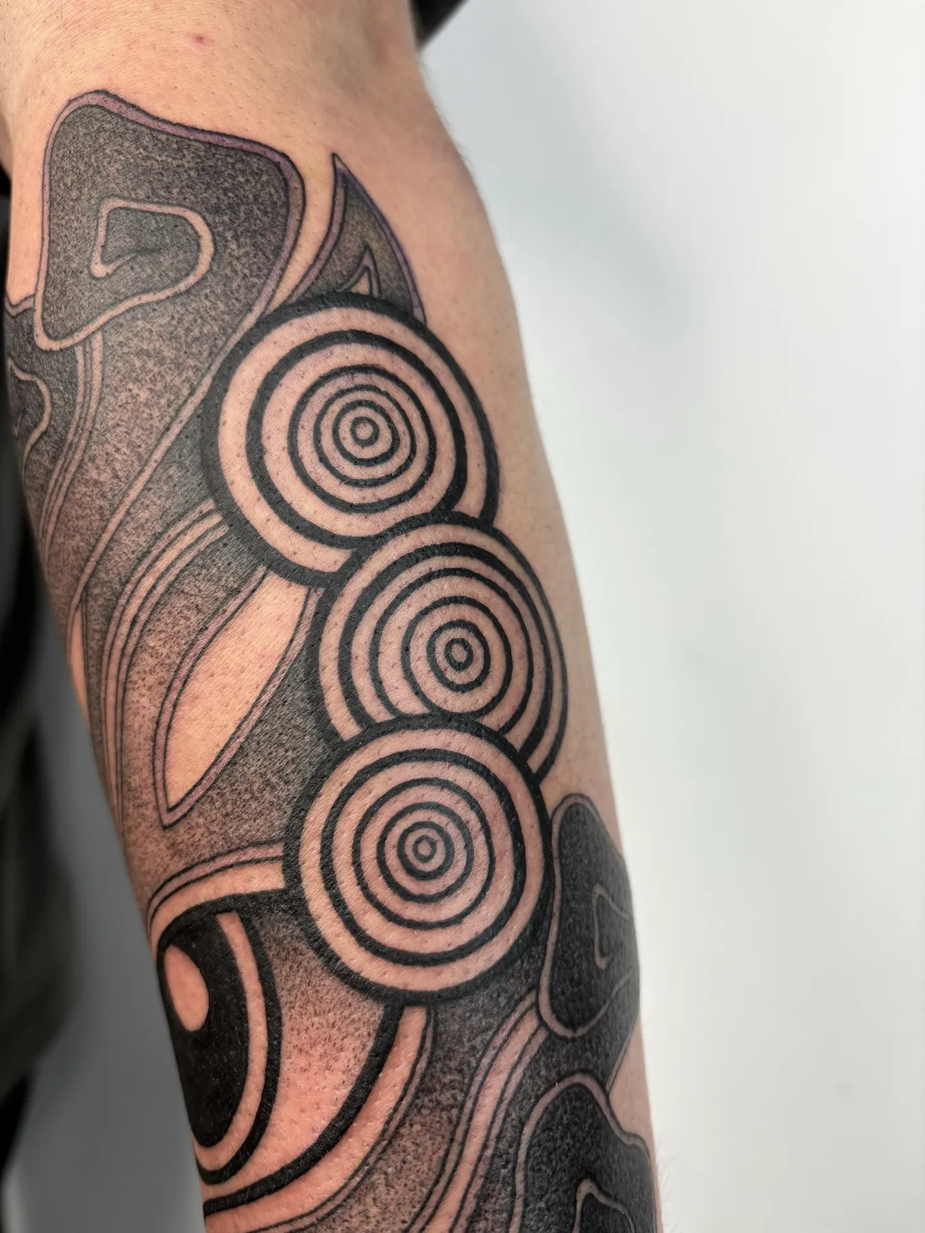 Eyes & Circles — Blackwork tattoo by Nillattt, photo 2