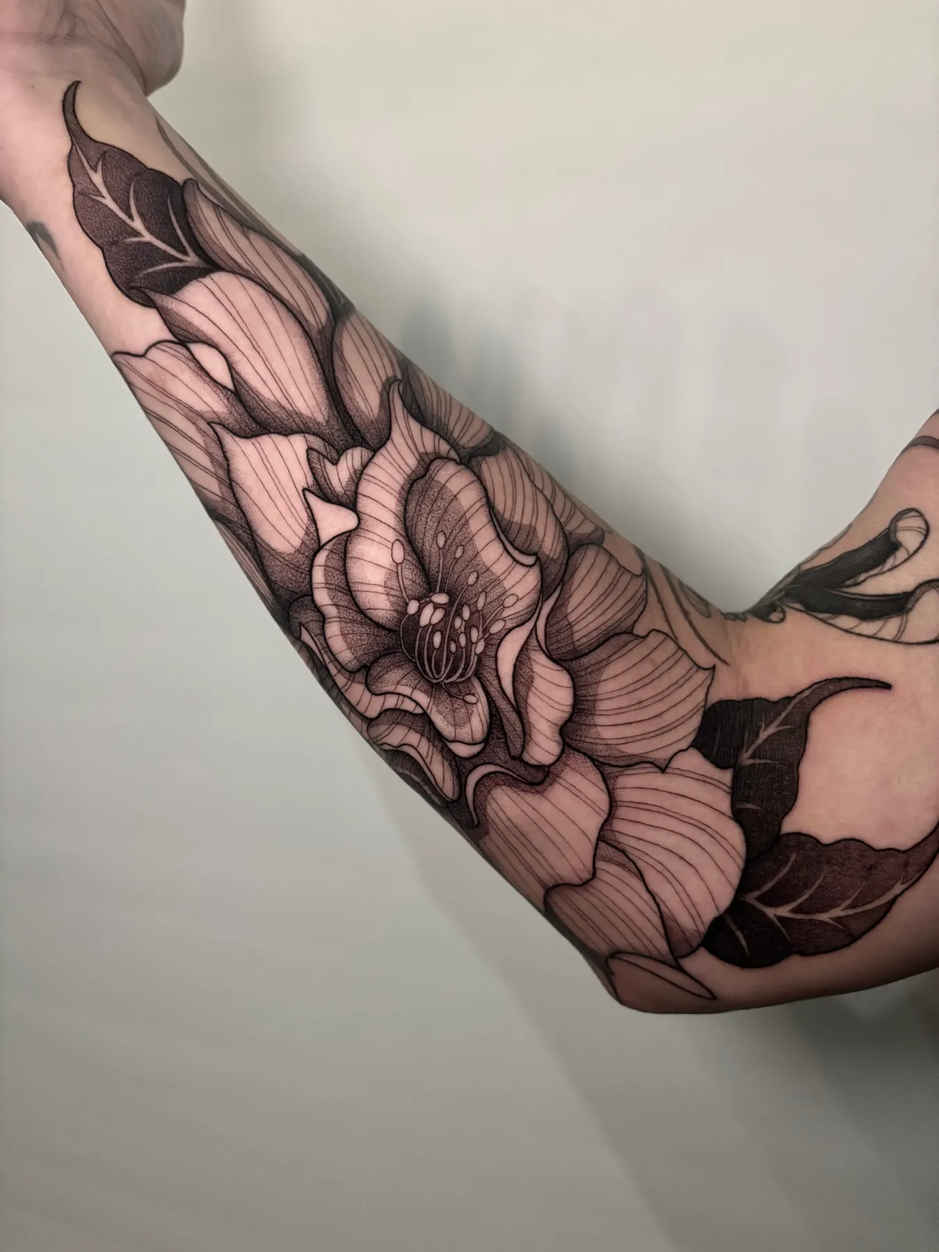 Floral Arm — Blackwork tattoo by Nillattt, photo 2