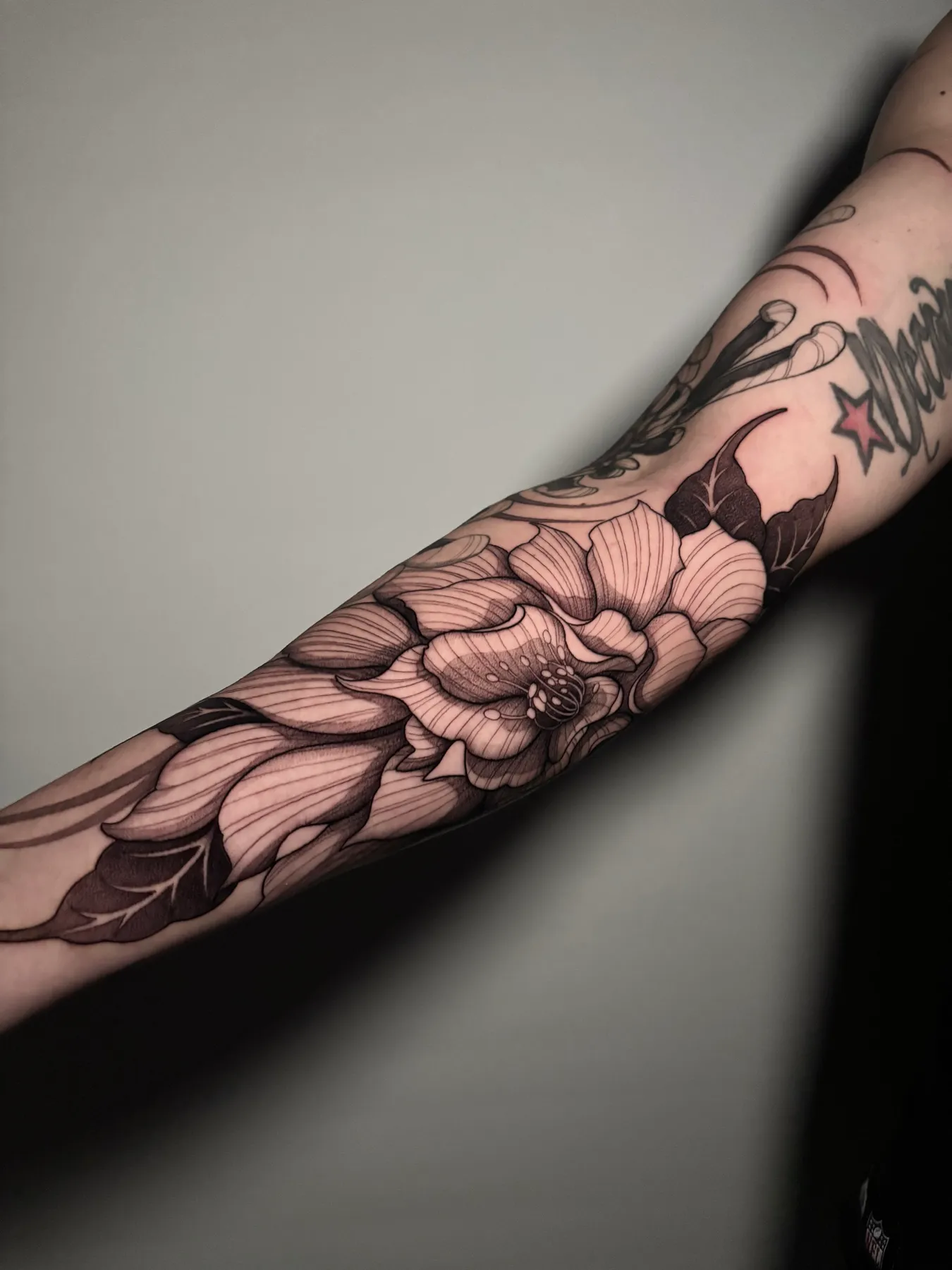 Floral Arm — Blackwork tattoo by Nillattt, photo 4