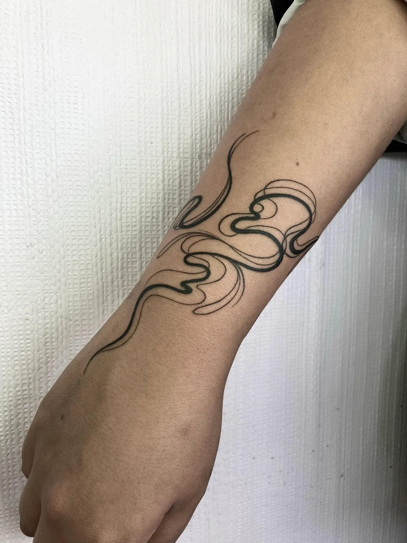 Líneas Fluidas — tatuaje Blackwork de Nillattt, foto 1