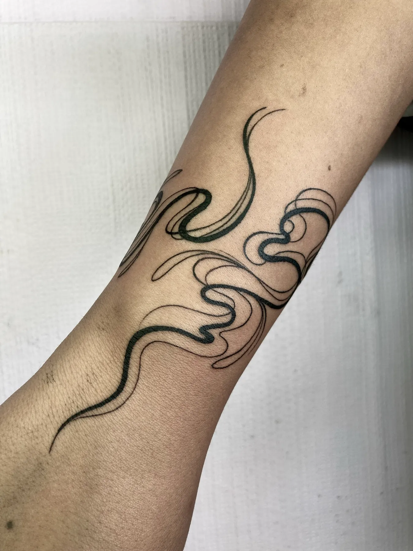 Líneas Fluidas — tatuaje Blackwork de Nillattt, foto 2