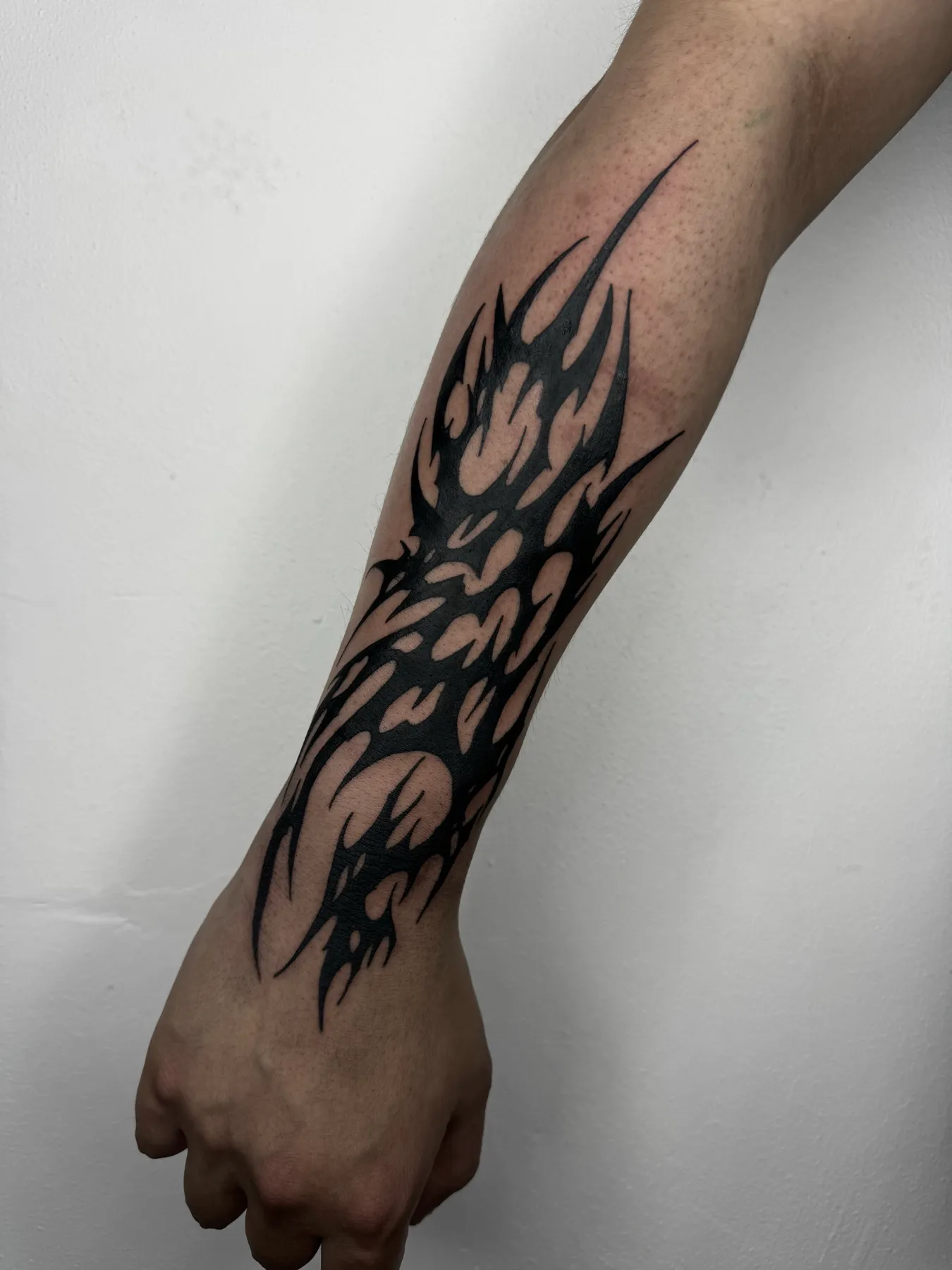Antebrazo a Mano — tatuaje Neotribal de Nillattt, foto 1
