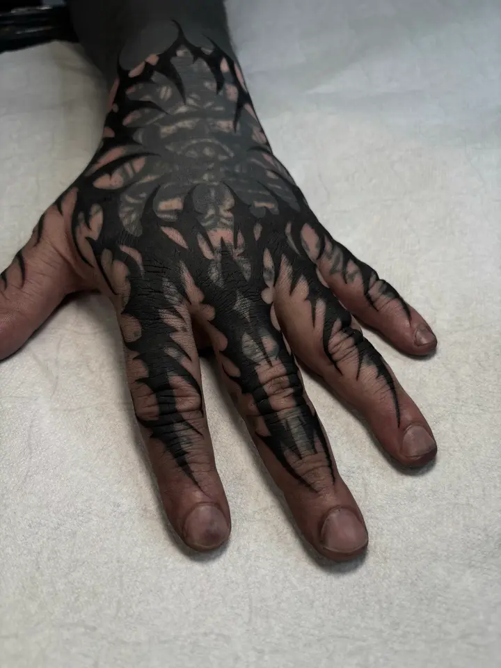 Freehand Hand — Neotribal tattoo by Nillattt, photo 1