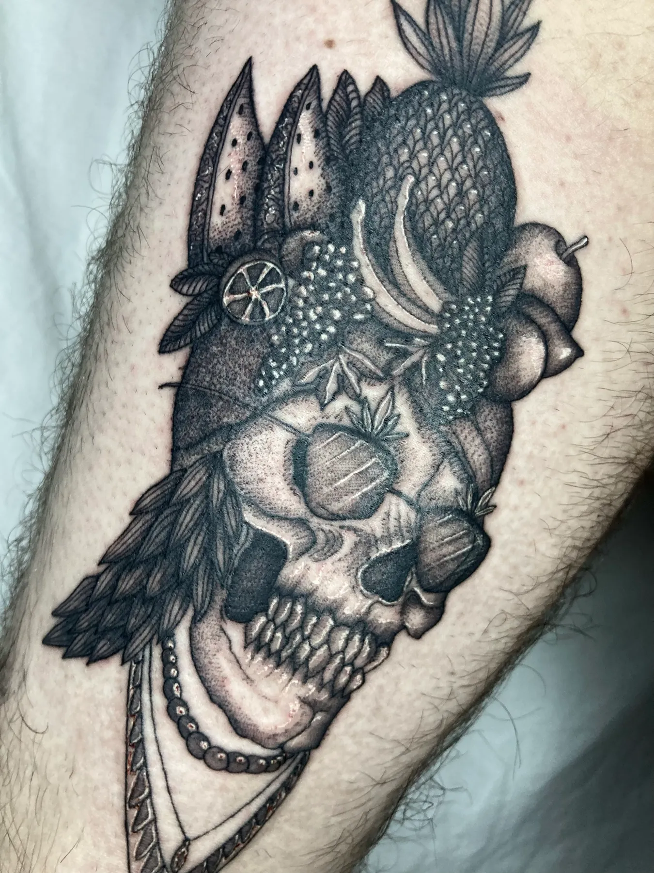 Calavera Frutal — tatuaje Blackwork de Nillattt, foto 1
