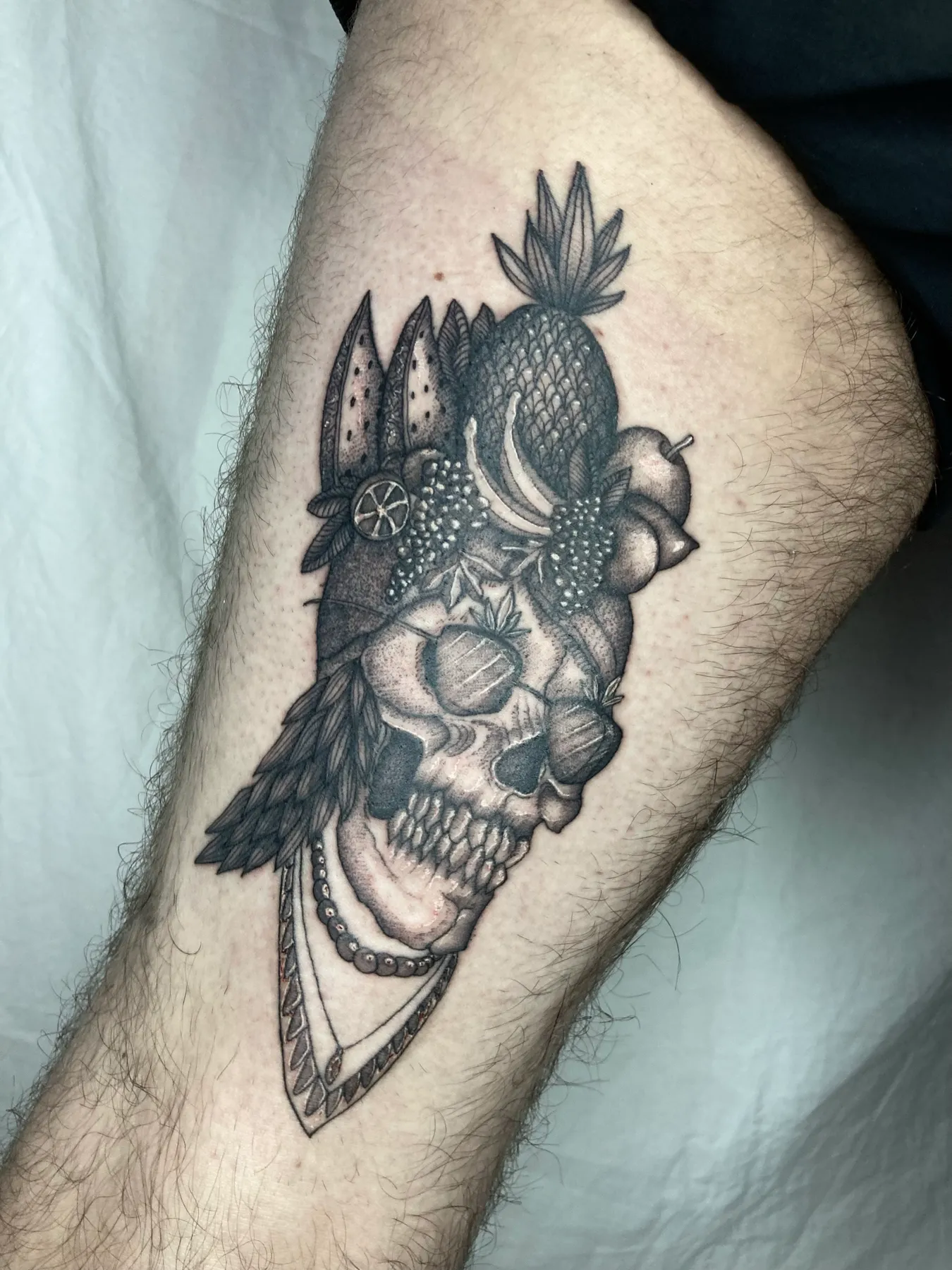 Calavera Frutal — tatuaje Blackwork de Nillattt, foto 2
