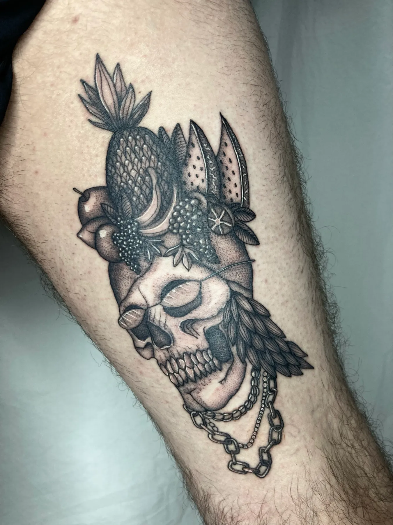 Calavera Frutal — tatuaje Blackwork de Nillattt, foto 3