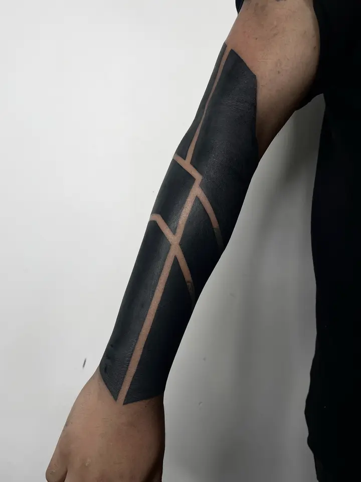 Geometric Forearm — Blackout tattoo by Nillattt, photo 1