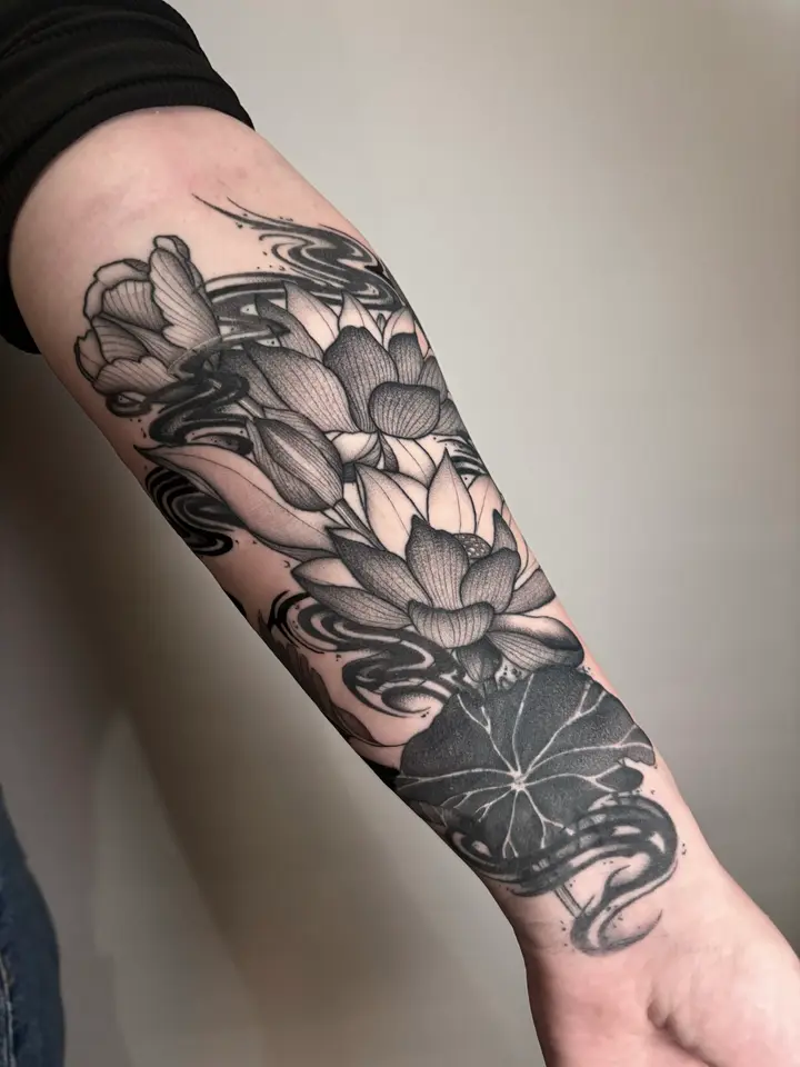 Lotus — Blackwork tattoo by Nillattt, photo 1