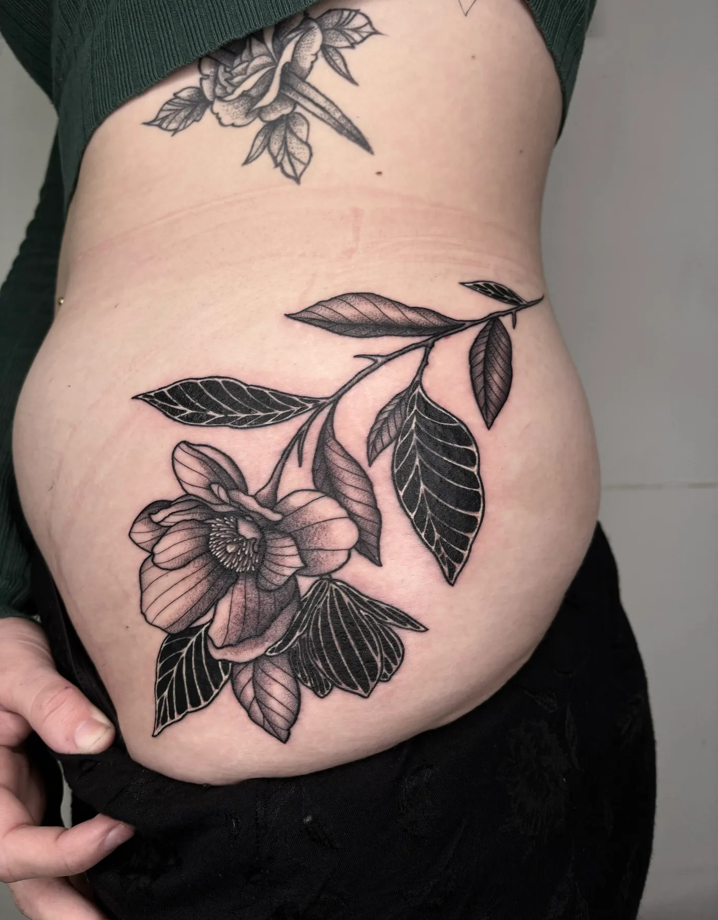 Magnolia — tatuaje Blackwork de Nillattt, foto 1