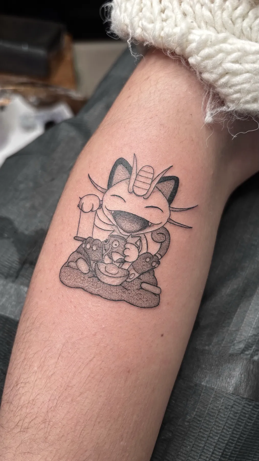 Meowth — Blackwork tattoo by Nillattt, photo 1