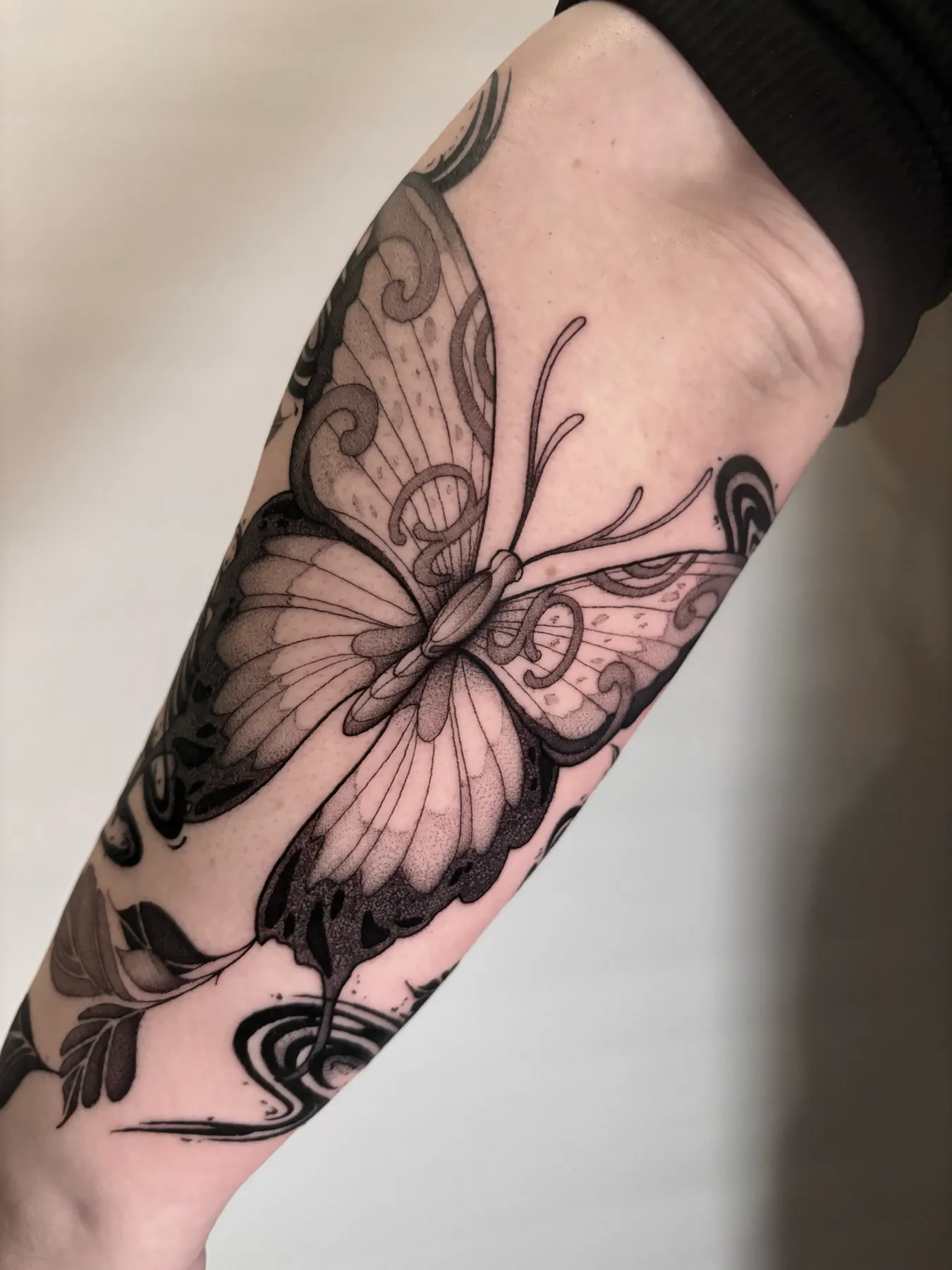 Polilla en Antebrazo — tatuaje Blackwork de Nillattt, foto 1