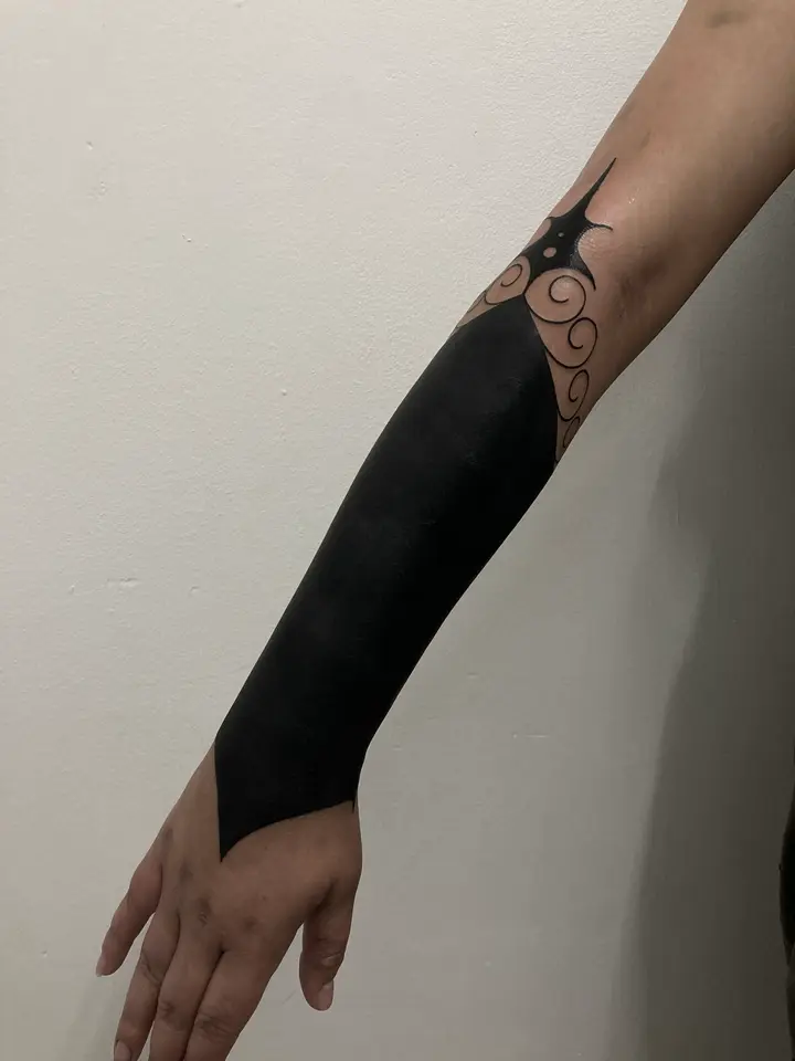 Ornamental Finish — Blackout tattoo by Nillattt, photo 1