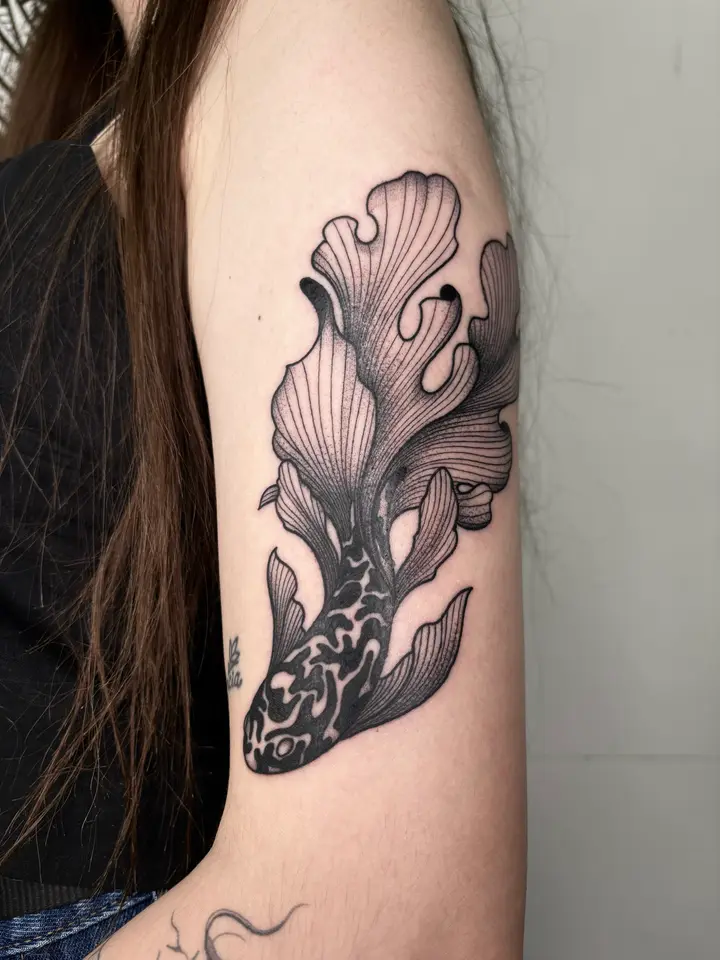 Suminagashi Koi — Blackwork tattoo by Nillattt, photo 1