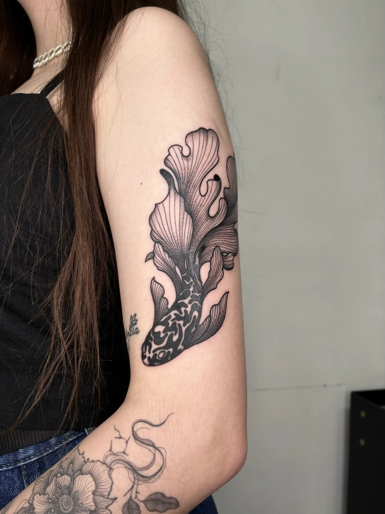 Koi Suminagashi — tatuaje Blackwork de Nillattt, foto 2
