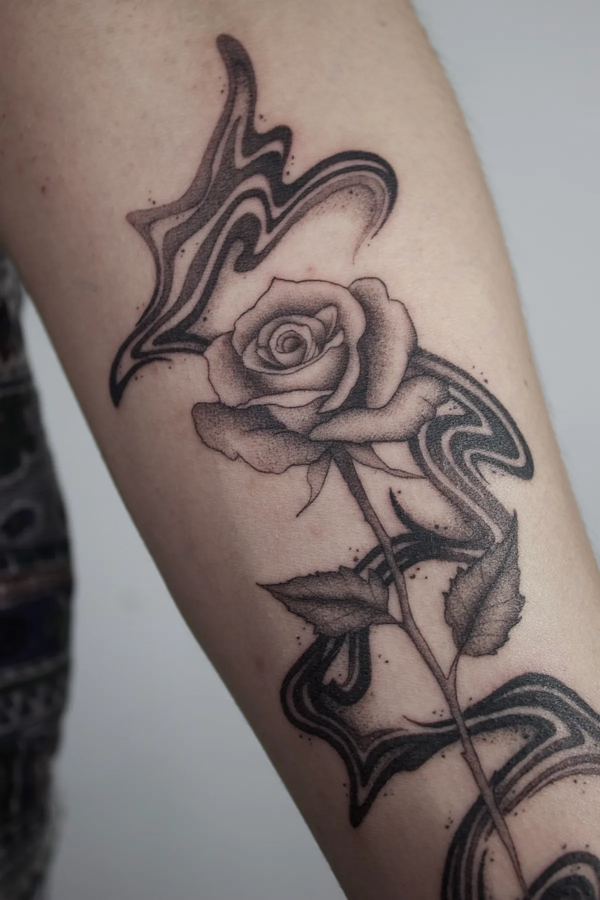 Rosa Suminagashi — tatuaje Blackwork de Nillattt, foto 1