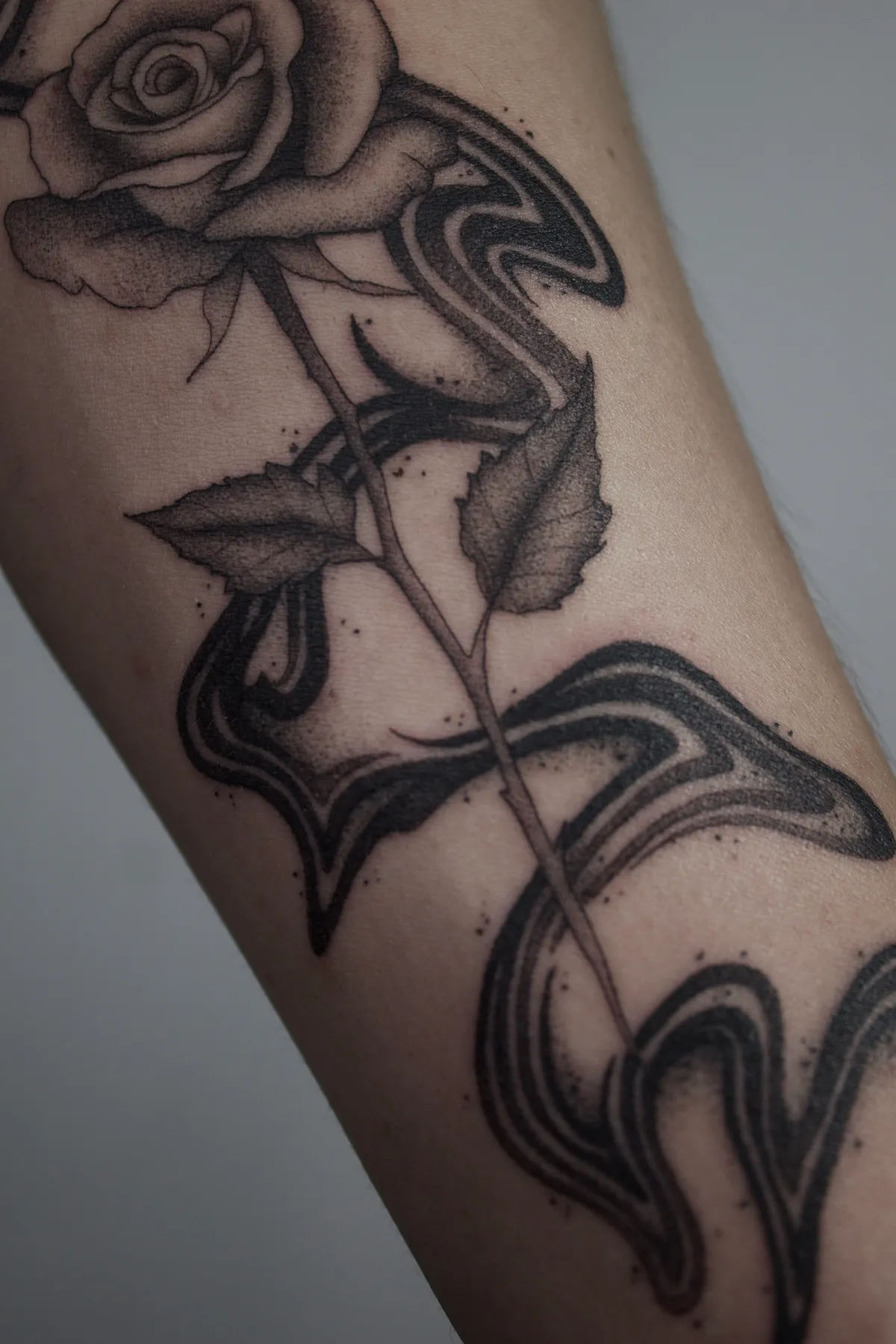Rosa Suminagashi — tatuaje Blackwork de Nillattt, foto 2