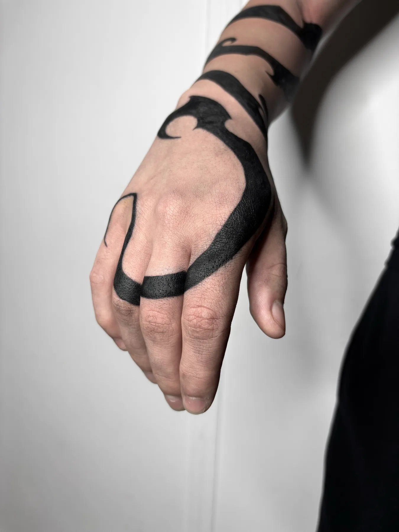Cola en Dedos — tatuaje Neotribal de Nillattt, foto 1