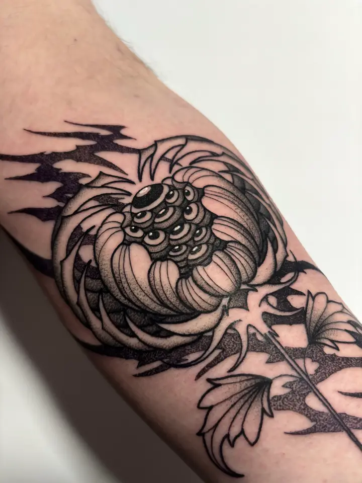 Tribal Chrysanthemum — Blackwork tattoo by Nillattt, photo 1